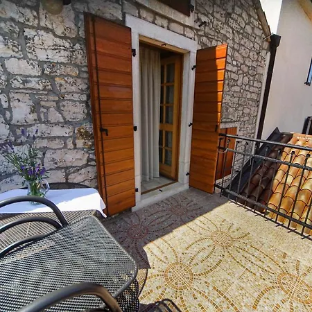 Stapo Apartment *