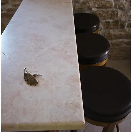 Stapo אומאג